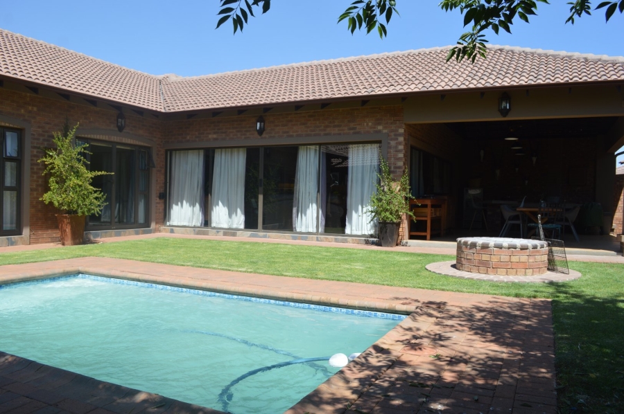 4 Bedroom Property for Sale in Wilkoppies North West